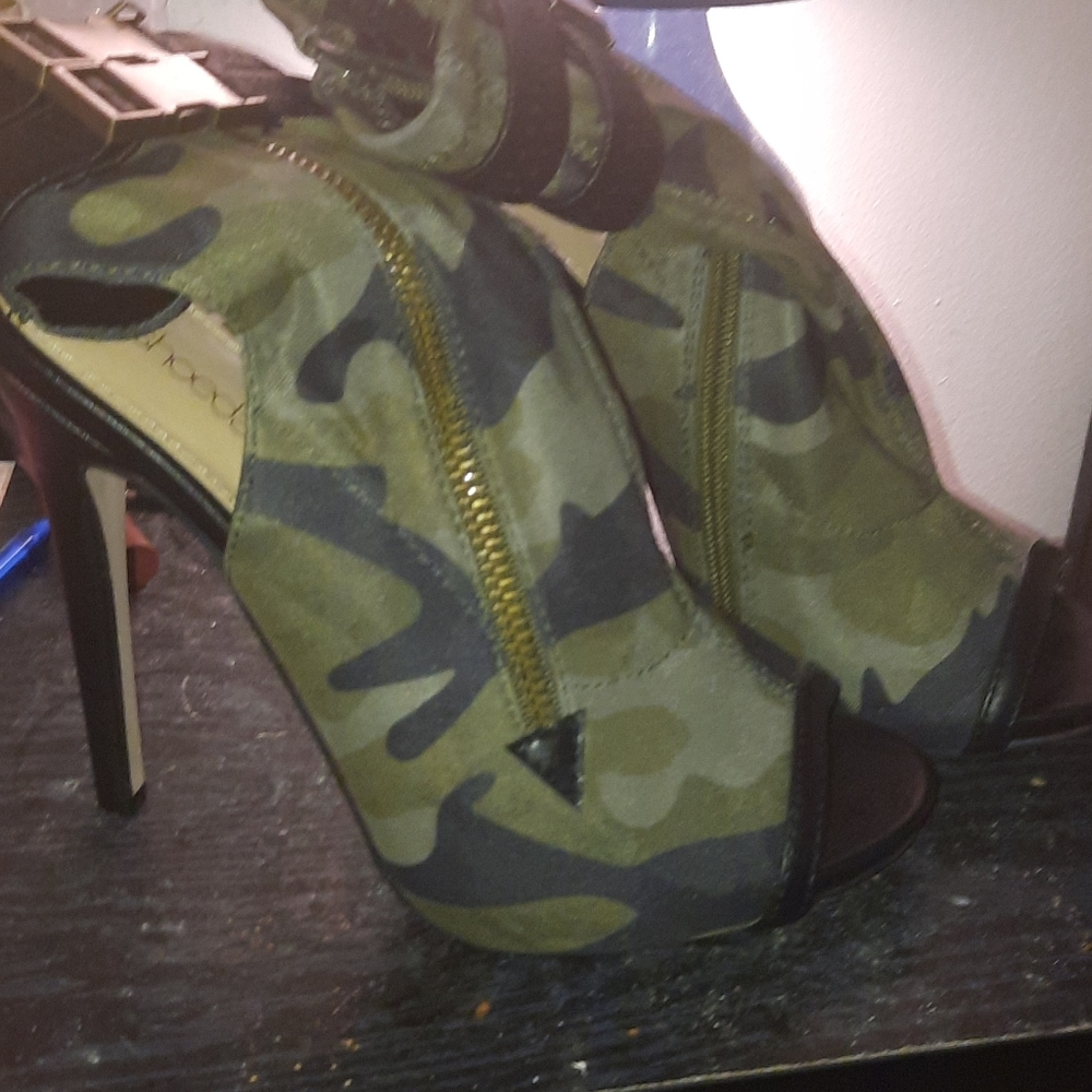 Camouflage open toe heels and matching purse